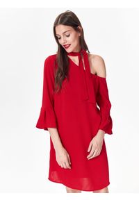 TOP SECRET - Asymetryczna sukienka damska z wiązaniem na szyji. Kolor: czerwony. Sezon: wiosna. Typ sukienki: asymetryczne #1