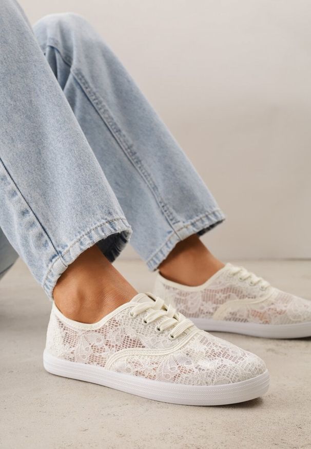 Renee - Beżowe Koronkowe Tenisówki Taralita. Kolor: beżowy. Materiał: koronka. Wzór: koronka. Styl: boho