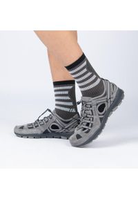 quechua - Sandały turystyczne zabudowane męskie Quechua NH500 Fresh. Kolor: szary. Szerokość cholewki: normalna. Sezon: lato. Sport: turystyka piesza