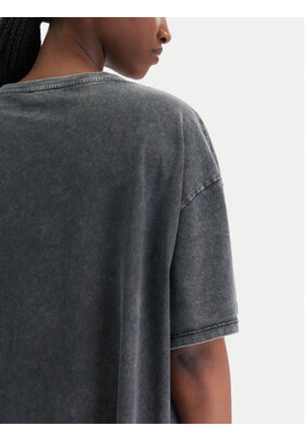 Liu Jo T-Shirt WA6131 J3868 Szary Regular Fit. Kolor: szary. Materiał: bawełna