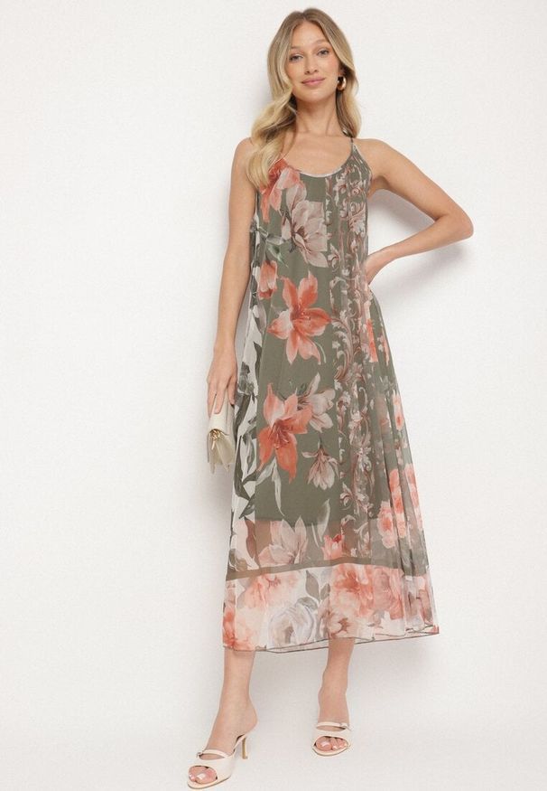 Born2be - Ciemnozielona Siateczkowa Sukienka z Wiskozą w Kwiatowy Wzór Izaleira. Okazja: na imprezę, na co dzień. Kolor: zielony. Materiał: wiskoza. Wzór: kwiaty. Sezon: lato. Styl: elegancki, casual