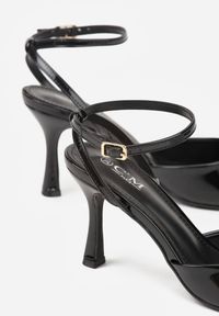 Born2be - Czarne Lakierowane Sandały na Szpilce z Paseczkiem wokół Kostki Reafera. Okazja: na wesele, na ślub cywilny, na imprezę. Zapięcie: sprzączka. Kolor: czarny. Materiał: lakier. Obcas: na szpilce. Wysokość obcasa: średni #4
