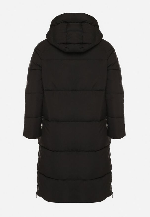 Born2be - Czarna Pikowana Kurtka Zimowa z Kapturem i Bocznymi Suwakami Falossea. Okazja: na co dzień. Typ kołnierza: kaptur. Kolekcja: plus size. Kolor: czarny. Materiał: jeans, poliester, dzianina. Sezon: zima. Styl: klasyczny, casual