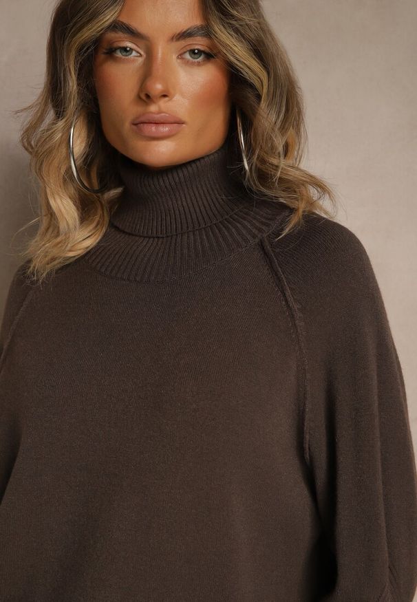 Renee - Brązowy Golf z Domieszką Kaszmiru o Prostym Kroju Zoirsova. Okazja: na co dzień. Typ kołnierza: golf. Kolor: brązowy. Materiał: kaszmir. Długość rękawa: długi rękaw. Długość: długie. Styl: casual, elegancki