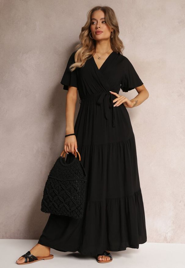 Renee - Czarna Rozkloszowana Sukienka z Wiązanym Paskiem Adotine. Kolor: czarny. Materiał: materiał. Sezon: wiosna, lato