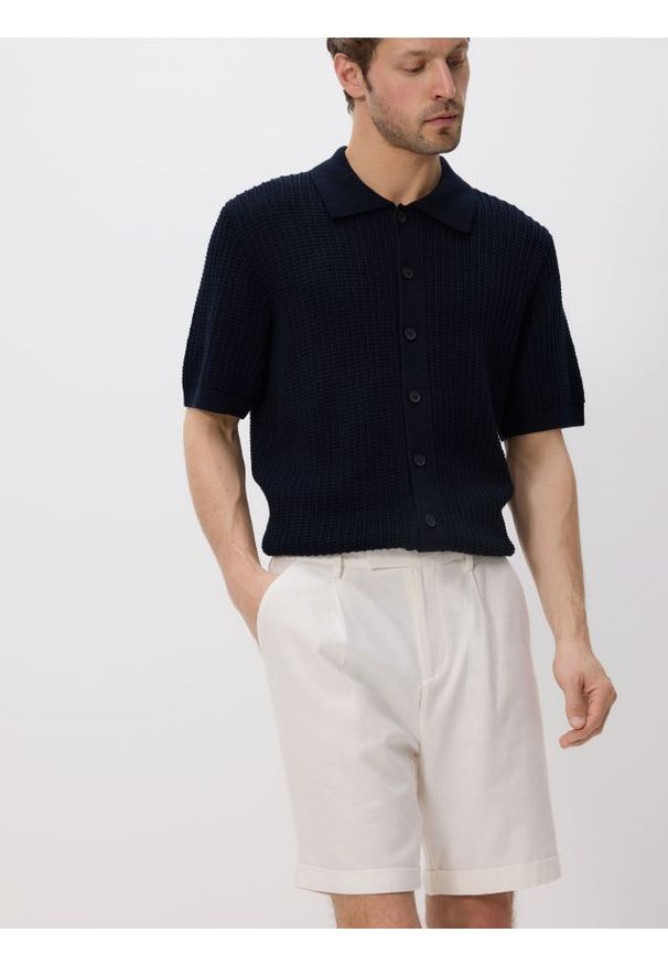 Reserved - Szorty chino regular - biały. Kolor: biały. Materiał: len, bawełna