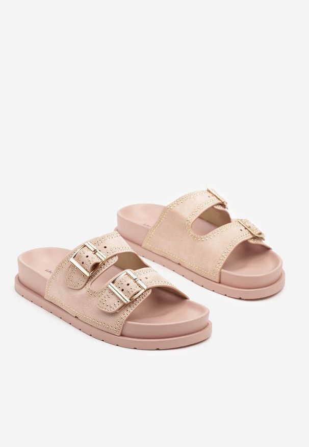 Born2be - Różowe Klapki z Ozdobnymi Nitami i Dwoma Paskami Helziva. Okazja: na co dzień. Kolor: różowy. Materiał: jeans. Wzór: aplikacja. Obcas: na obcasie. Styl: klasyczny, casual, elegancki. Wysokość obcasa: niski