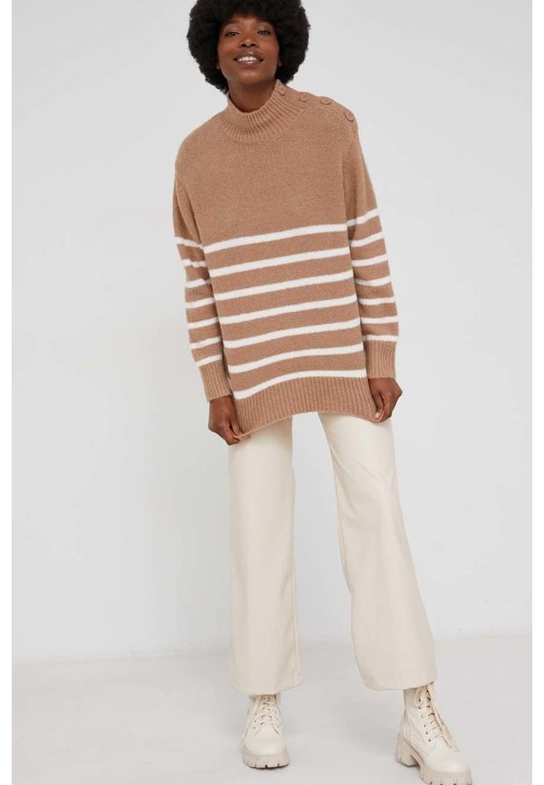 Answear Lab Sweter z wełną damski kolor brązowy z półgolfem. Kolor: brązowy. Materiał: wełna. Długość rękawa: długi rękaw. Długość: krótkie. Styl: wakacyjny