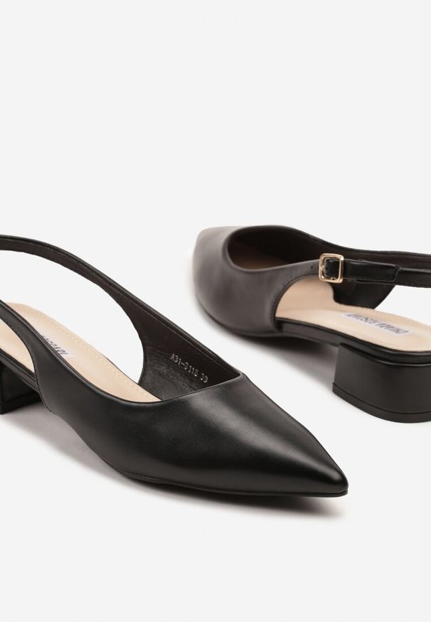 Renee - Czarne Sandały na Słupku Typu Slingback Odavine. Okazja: na spotkanie biznesowe. Zapięcie: sprzączka. Kolor: czarny. Sezon: lato. Obcas: na słupku. Styl: elegancki, biznesowy. Wysokość obcasa: średni
