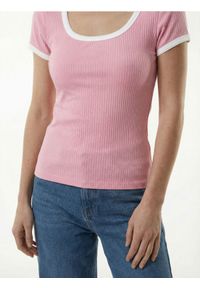 Sinsay - Prążkowana koszulka z kontrastową lamówką - różowy. Kolor: różowy. Materiał: prążkowany #1