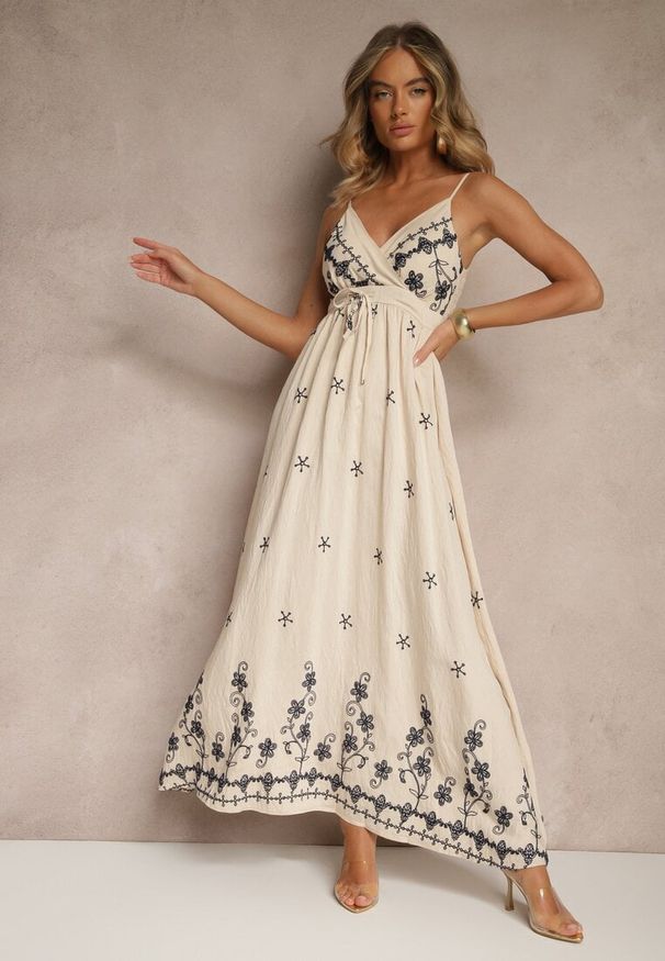 Renee - Jasnobeżowa Wiskozowa Sukienka z Kopertowym Dekoltem i Haftami Sarondra. Okazja: na co dzień. Kolor: beżowy. Materiał: wiskoza. Wzór: haft. Sezon: lato. Typ sukienki: kopertowe. Styl: casual, elegancki