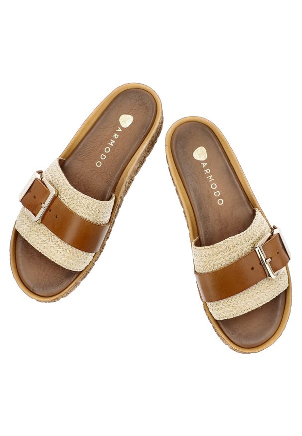 Brązowe Klapki Armodo Modne Płaskie Obuwie Damskie. Okazja: na spacer, na plażę. Kolor: brązowy. Materiał: skóra, materiał. Sezon: lato