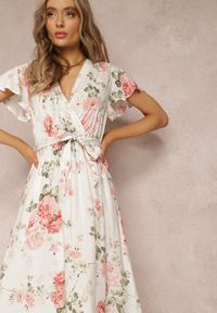 Renee - Biała Sukienka w Kwiaty o Kopertowym Kroju z Wiązanym Paskiem Iphene. Okazja: na randkę. Kolor: biały. Materiał: wiskoza. Wzór: kwiaty. Typ sukienki: kopertowe #2
