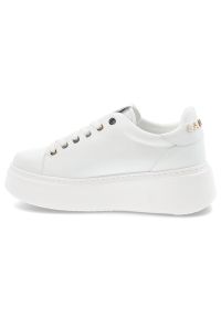 Białe Sneakersy Carinii Modne Obuwie Damskie Na Platformie. Kolor: biały. Materiał: materiał. Obcas: na platformie. Styl: sportowy, elegancki