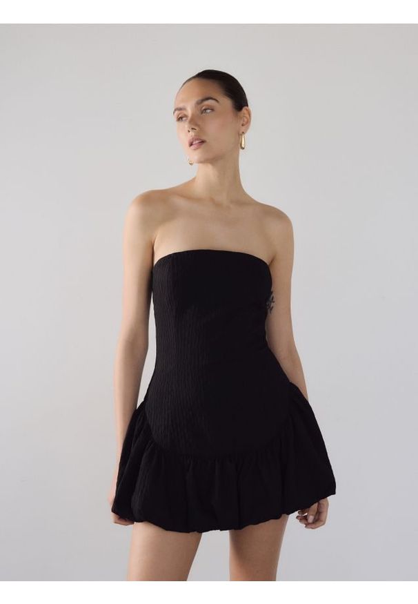 Reserved - Sukienka mini typu bombka - czarny. Kolor: czarny. Materiał: tkanina. Typ sukienki: bombki. Długość: mini