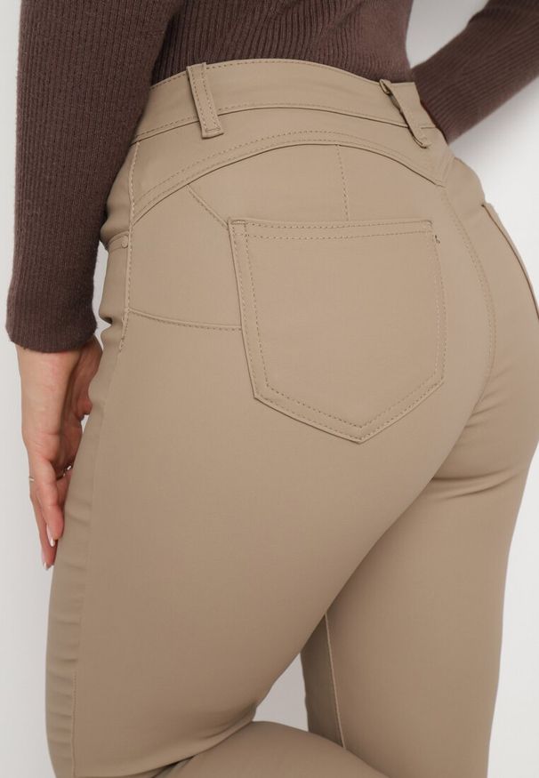 Born2be - Beżowe Spodnie Skinny z Imitacji Skóry Awileda. Okazja: na spotkanie biznesowe, do pracy, na co dzień. Kolor: beżowy. Materiał: skóra. Sezon: wiosna, zima, jesień. Styl: rockowy, casual, biznesowy