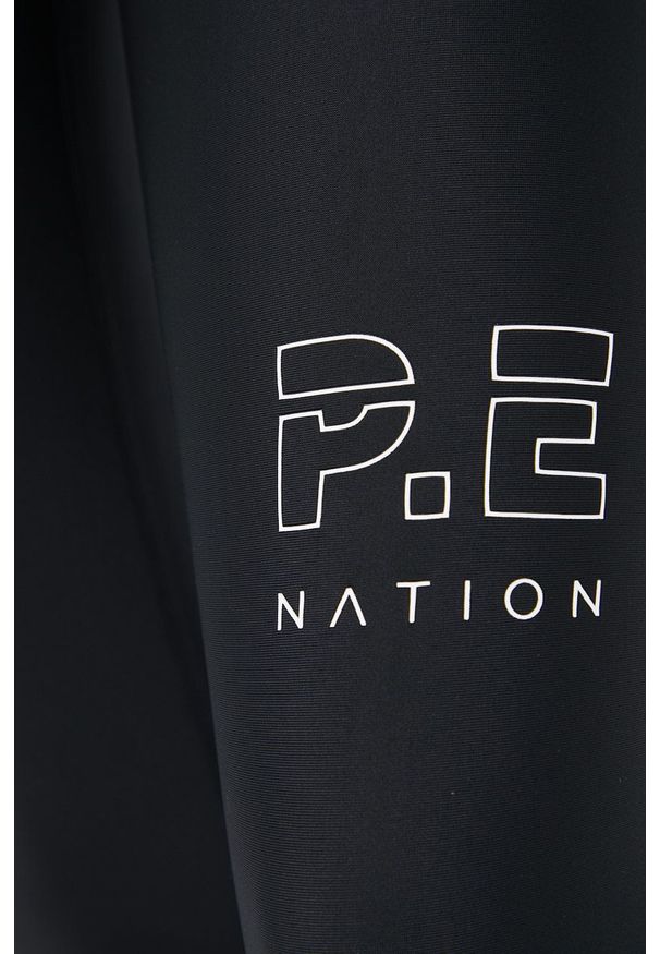 P.E Nation Legginsy damskie kolor czarny z nadrukiem. Stan: podwyższony. Kolor: czarny. Materiał: poliester. Wzór: nadruk