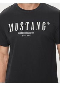 Mustang T-Shirt 1015054 Czarny Regular Fit. Kolor: czarny. Materiał: bawełna #4