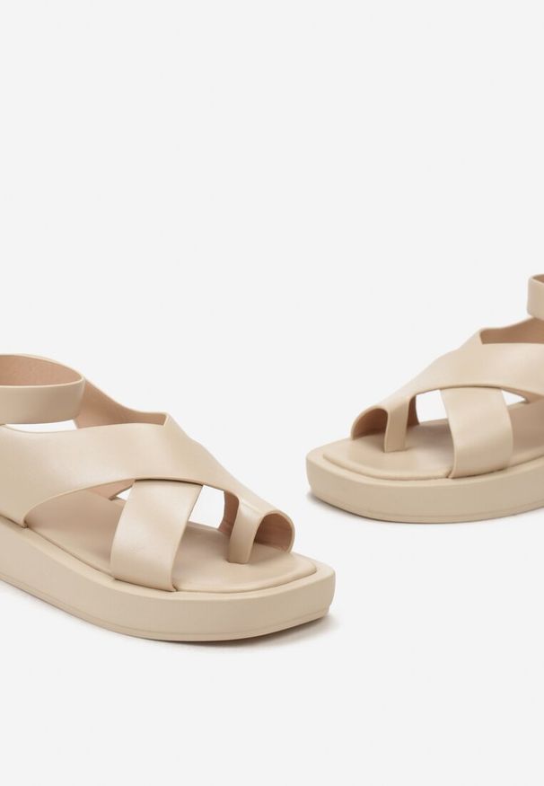 Born2be - Beżowe Sandały w Stylu Japonek na Grubej Podeszwie ze Sprzączką przy Kostce Therca. Zapięcie: sprzączka. Kolor: beżowy. Materiał: jeans