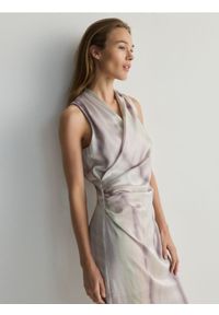 Reserved - Sukienka maxi z nadrukiem - wielobarwny. Materiał: tkanina. Wzór: nadruk. Długość: maxi
