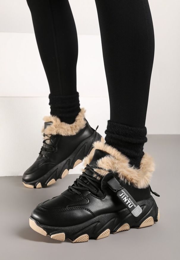 Born2be - Czarne Ocieplane Sznurowane Sneakersy na Grubej Podeszwie z Ozdobnym Futerkiem Visha. Wysokość cholewki: przed kostkę. Kolor: czarny. Materiał: futro. Szerokość cholewki: normalna