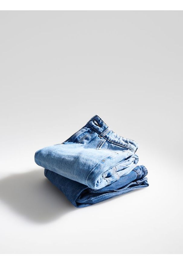 Reserved - Classic denim regular - granatowy. Kolor: niebieski