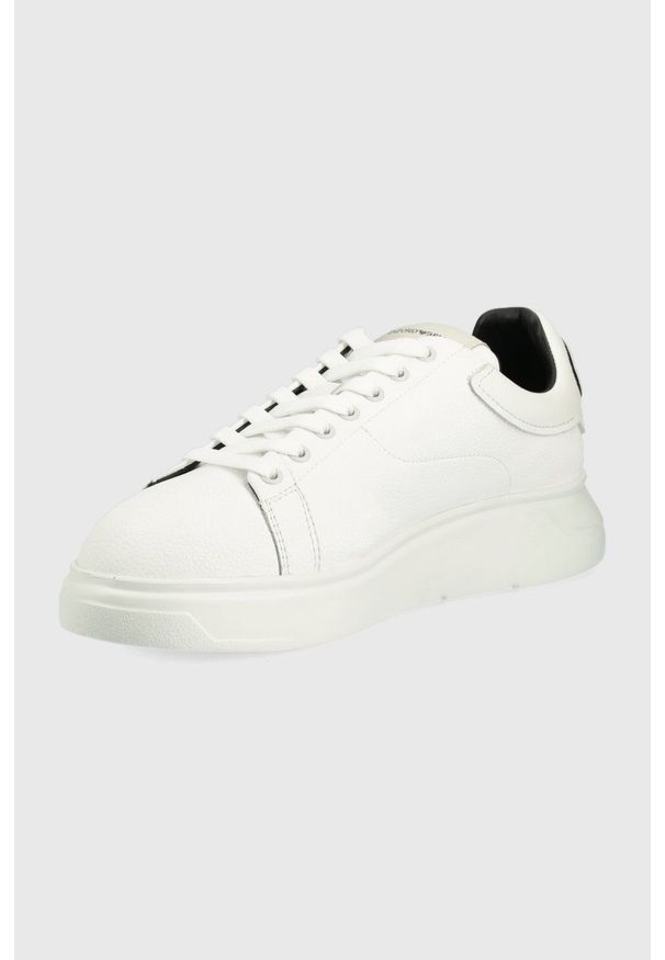 Emporio Armani sneakersy skórzane kolor biały. Nosek buta: okrągły. Zapięcie: sznurówki. Kolor: biały. Materiał: skóra