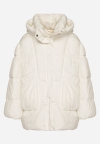 Born2be - Biała Pikowana Kurtka o Kroju Oversize z Kapturem Galandia. Okazja: na co dzień, na spacer. Typ kołnierza: kaptur. Kolor: biały. Materiał: poliester, jeans. Styl: casual, elegancki #5