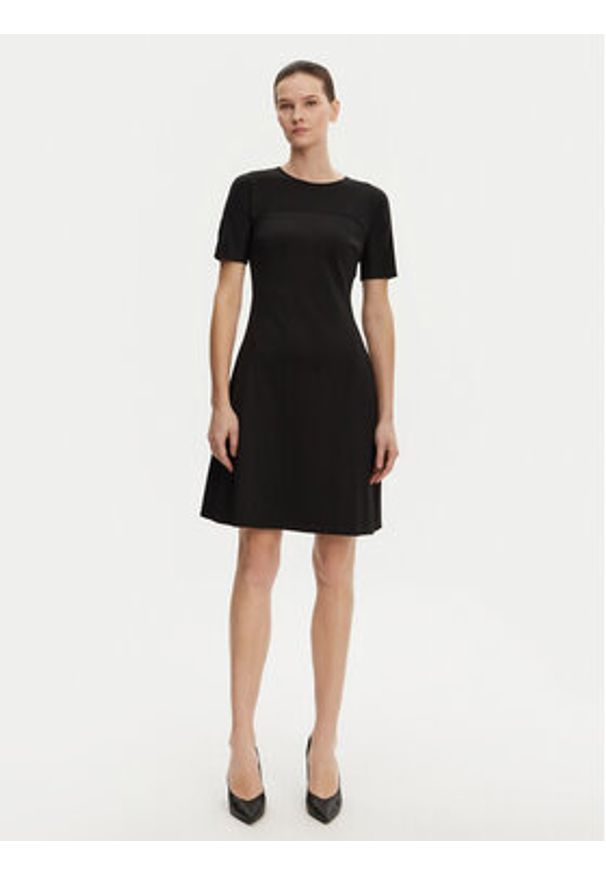 Calvin Klein Sukienka codzienna K20K208151 Czarny Regular Fit. Okazja: na co dzień. Kolor: czarny. Materiał: syntetyk. Typ sukienki: proste. Styl: casual