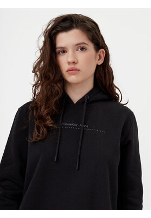 Calvin Klein Jeans Bluza Institutional Graphic J20J225494 Czarny Regular Fit. Kolor: czarny. Materiał: syntetyk, bawełna