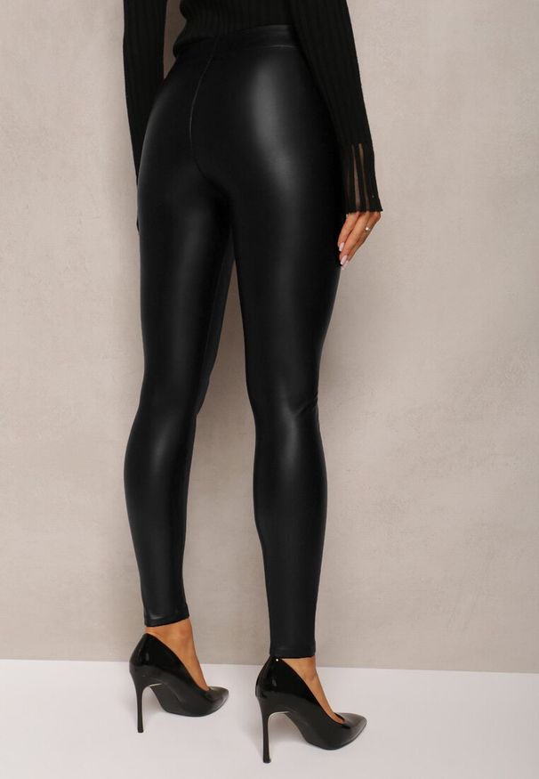 Renee - Czarne Ocieplane Legginsy High Waist z Imitacji Skóry Tushi. Okazja: na co dzień. Stan: podwyższony. Kolor: czarny. Materiał: skóra. Styl: elegancki, casual