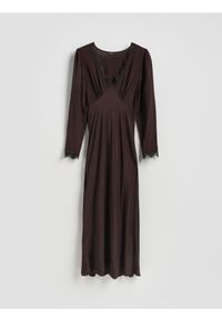Reserved - Sukienka maxi z koronką - ciemnobrązowy. Kolor: brązowy. Materiał: koronka. Wzór: koronka. Typ sukienki: proste. Długość: maxi #1