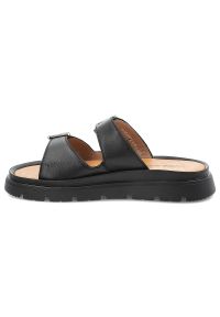 Czarne Klapki Wasak Modne Skórzane Obuwie Damskie. Okazja: na spacer, na co dzień. Kolor: czarny. Materiał: skóra. Wzór: paski. Sezon: lato. Styl: casual, klasyczny #3
