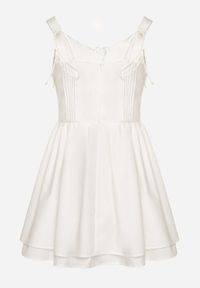 Born2be - Biała Bawełniana Sukienka Vices w Rustykalnym Stylu z Wiązaniem Fenavira. Okazja: na co dzień. Kolor: biały. Materiał: bawełna. Długość rękawa: na ramiączkach. Wzór: aplikacja. Styl: casual #6