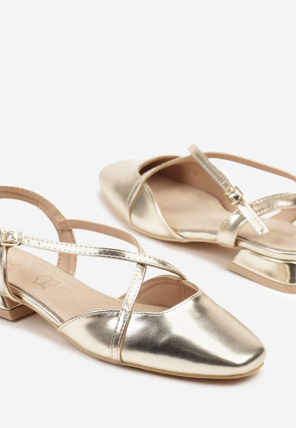 Renee - Złote Sandały Vices z Wkładką ze Skóry Naturalnej Edimaris. Okazja: na co dzień. Zapięcie: pasek. Kolor: złoty. Materiał: skóra. Styl: elegancki, casual, klasyczny