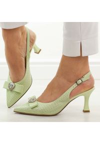Zielone skórzane sandały damskie DiA 3119. Okazja: na wesele, na ślub cywilny. Kolor: zielony. Materiał: skóra. Sezon: wiosna, lato. Obcas: na obcasie. Styl: klasyczny, elegancki. Wysokość obcasa: średni #1