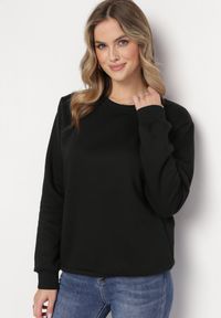 Born2be - Czarna Bluza Sotear. Okazja: na co dzień. Kolor: czarny. Materiał: polar, jeans, dzianina, welur, prążkowany, materiał, futro. Długość rękawa: długi rękaw. Długość: długie. Wzór: gładki, jednolity. Sezon: zima, jesień. Styl: klasyczny, casual