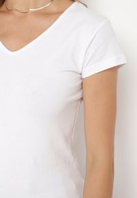 Born2be - Biały T-shirt Palimia. Kolor: biały. Materiał: dresówka, dzianina, elastan, jersey, jeans. Styl: elegancki