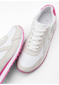 bonprix - Sneakersy z profilowaną podeszwą. Kolor: biały. Materiał: materiał #2