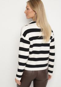 Born2be - Czarno-Biały Sweter w Paski Ozdobiony Suwakiem Amerra. Okazja: na spotkanie biznesowe, do pracy, na co dzień. Kolor: czarny. Materiał: jeans. Wzór: paski, aplikacja. Styl: biznesowy, casual #4