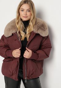 Born2be - Bordowa Puchowa Kurtka Pikowana z Futrzanym Kołnierzem Lanivela. Okazja: na co dzień, do pracy, na spotkanie biznesowe. Kolekcja: plus size. Kolor: czerwony. Materiał: puch, futro. Styl: biznesowy, casual #6