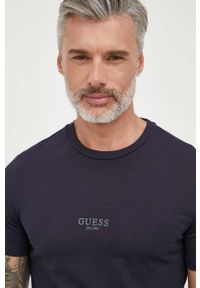 Guess t-shirt bawełniany kolor granatowy z aplikacją. Kolor: niebieski. Materiał: bawełna. Wzór: aplikacja. Styl: klasyczny