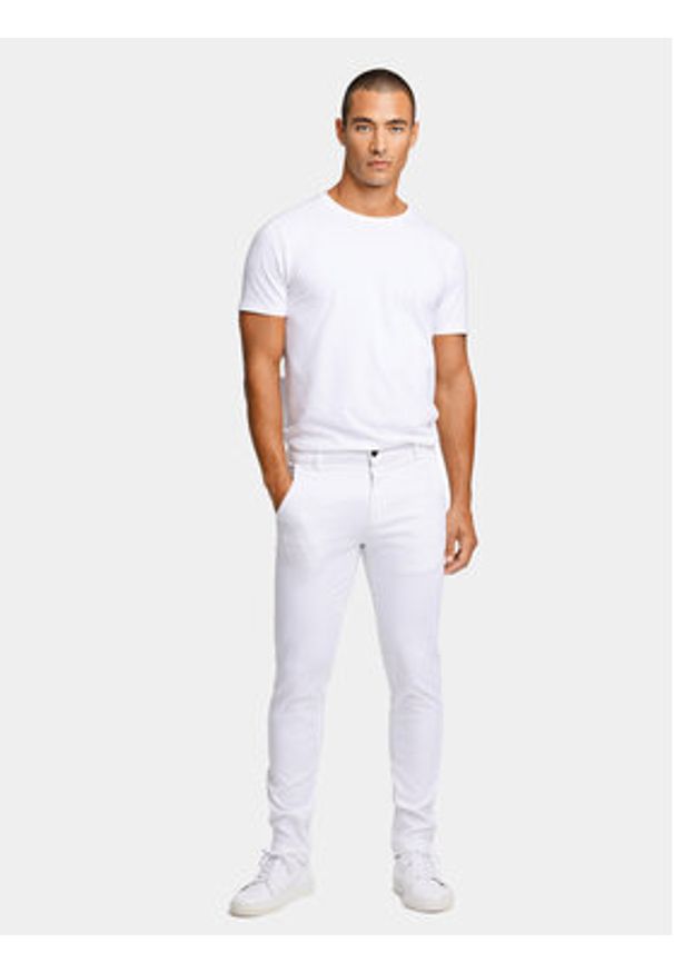 Lindbergh Chinosy 30-005044 Biały Slim Fit. Kolor: biały. Materiał: bawełna