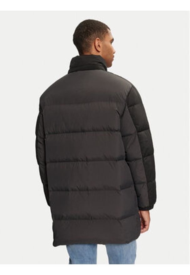 Tommy Jeans Kurtka puchowa DM0DM19999 Czarny Regular Fit. Kolor: czarny. Materiał: syntetyk
