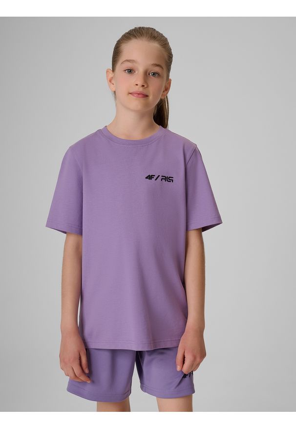 4f - 4F T-shirt regular z nadrukiem dziecięcy 4F JUNIOR x Robert Lewandowski - fioletowy 134 (8-9 lat). Okazja: na co dzień. Kolor: fioletowy. Materiał: bawełna, dzianina. Wzór: nadruk. Sezon: lato. Styl: młodzieżowy, sportowy, casual