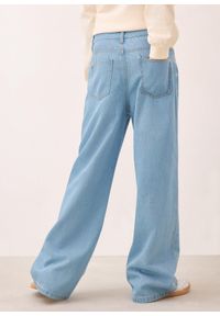 bonprix - Dżinsy z szerokimi nogawkami. Okazja: na co dzień. Kolor: niebieski. Długość: długie. Wzór: haft, kwiaty. Styl: casual #3