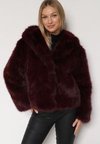 Born2be - Bordowa Kurtka Futrzana z Nieodpinanym Kapturem Vetirire. Okazja: na co dzień. Kolor: czerwony. Materiał: futro. Styl: elegancki, casual #1