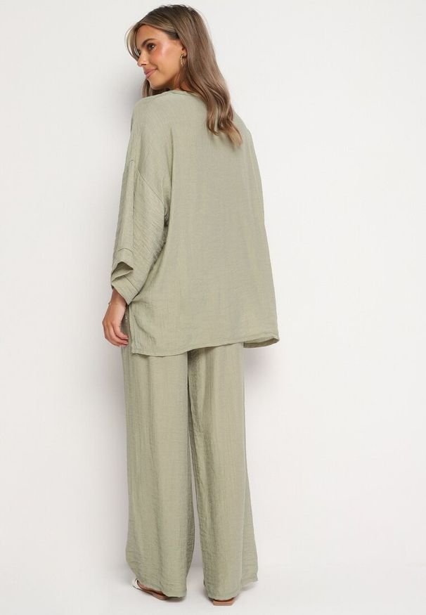 Born2be - Jasnozielony Wiskozowy Komplet Szerokie Spodnie z Gumką w Talii Góra o Kroju Nietoperza Odrina. Kolor: zielony. Materiał: wiskoza