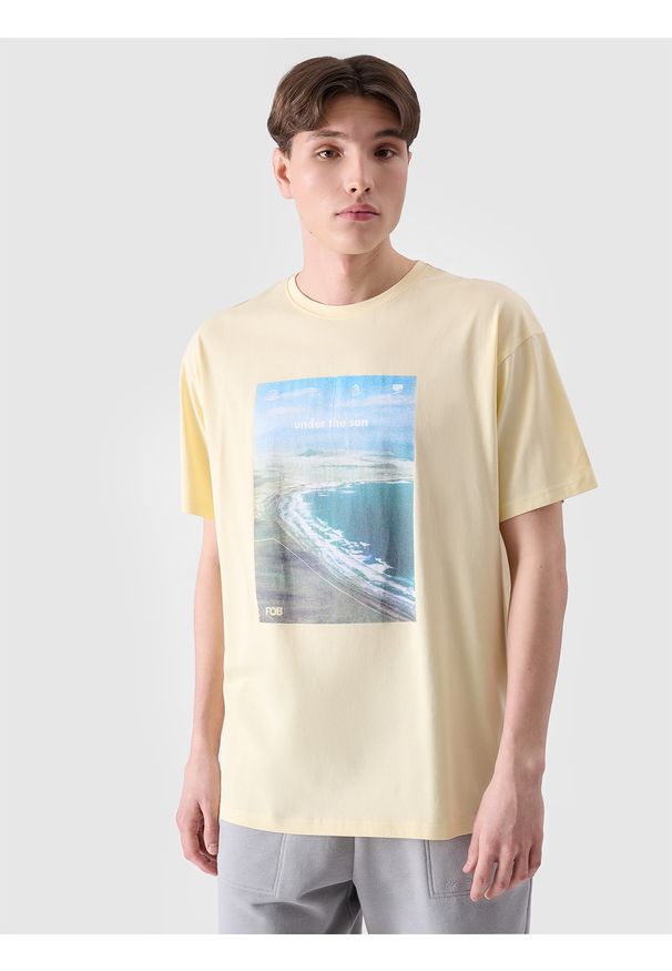 4f - 4F T-shirt oversize z nadrukiem męski - żółty XL. Okazja: na co dzień. Kolor: żółty. Materiał: dzianina, jersey, bawełna. Długość rękawa: krótki rękaw. Długość: krótkie. Wzór: nadruk. Styl: casual, klasyczny, sportowy