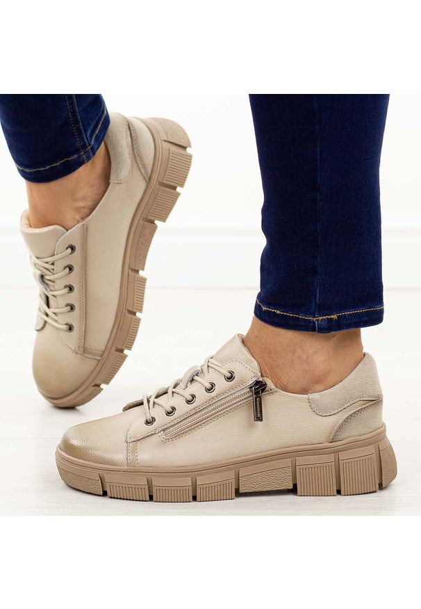 POTOCKI - Beżowe skórzane półbuty damskie Potocki 19305. Okazja: na co dzień, na spotkanie biznesowe. Nosek buta: okrągły. Kolor: beżowy. Materiał: skóra. Szerokość cholewki: normalna. Sezon: wiosna, jesień. Styl: casual, biznesowy, elegancki, klasyczny